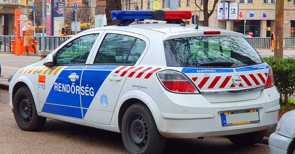 Törtek-zúztak a fiatalok Budapesten, 36 út mentén parkoló autó üvegét verték szét – VIDEÓ