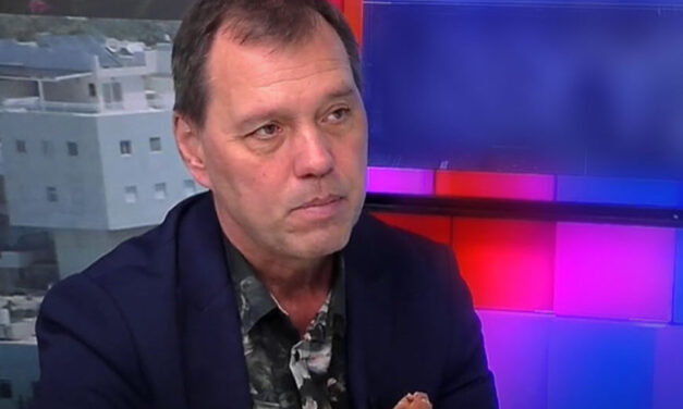 Szlávik János beszólt a politikusoknak: szerinte nem a nyitásról, hanem a vírus terjedésének megakadályozásáról kellene beszélni – közben 911 beteg van már lélegeztetőgépen Magyarországon