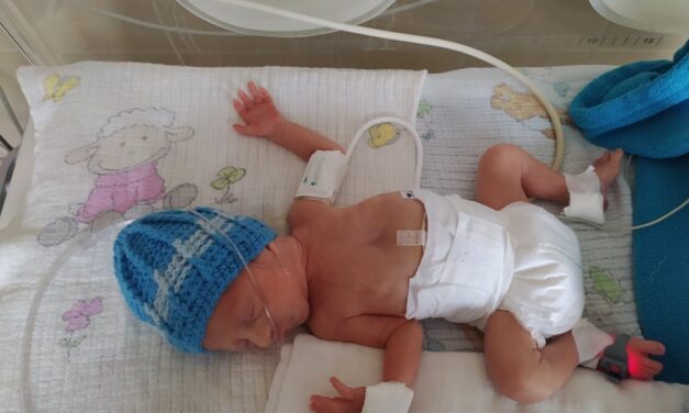 „Két hét lélegeztetőgépen töltött idő után 11.30-án az anya elhunyt, 29 évesen” – császármetszés után került lélegeztetőgépre a kismama, kisfia életét megmentették az orvosok