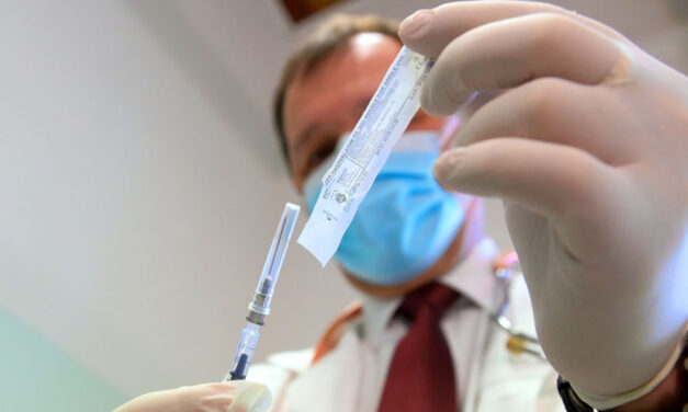 Szimbolikus szállítmánynak nevezte a szombaton érkezett első oltásokat a Pfizer Magyarország ügyvezetője, sokkal több vakcina jön hamarosan