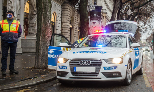 Autós üldözés a nagykörúti villamossíneken, tolvajt hajszoltak a rendőrök