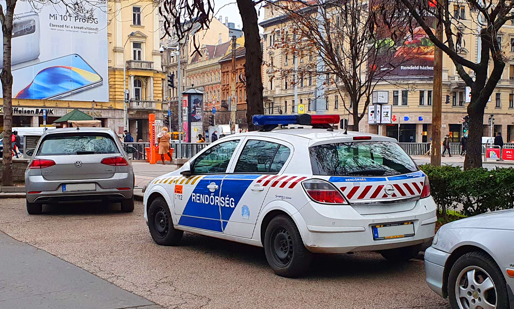 Még mindig keresi a rendőrség azt a csalót, aki bérbeadott autókat adott el – más módszerekkel is átvert több embert is
