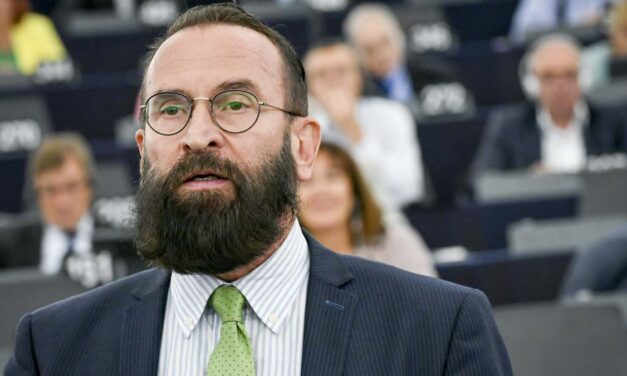 Elismerte Szájer József, hogy jelen volt a tiltott brüsszeli partin, de szerinte ez csak egy házibuli volt és kábítószert sem fogyasztott