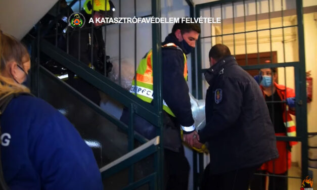 Lakástűz a 9. emeleten, életveszélyes állapotban vitték kórházba a sérültet