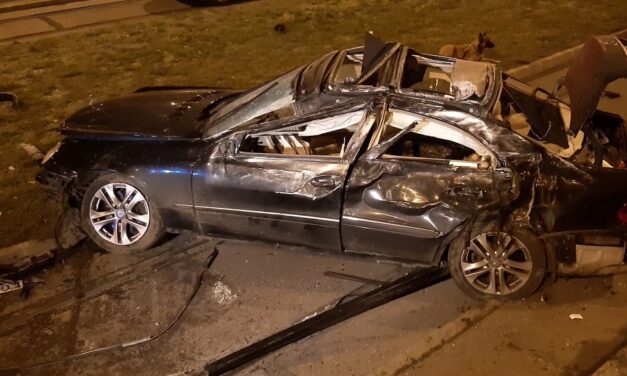 Lezuhant az M3-asról egy száguldó autó – fotók és videó a helyszínről