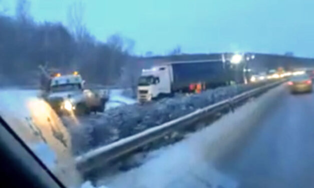 Baleset miatt lezárták az M3-as egyik szakaszát, akadozik a vonatközlekedés Budapest térségében