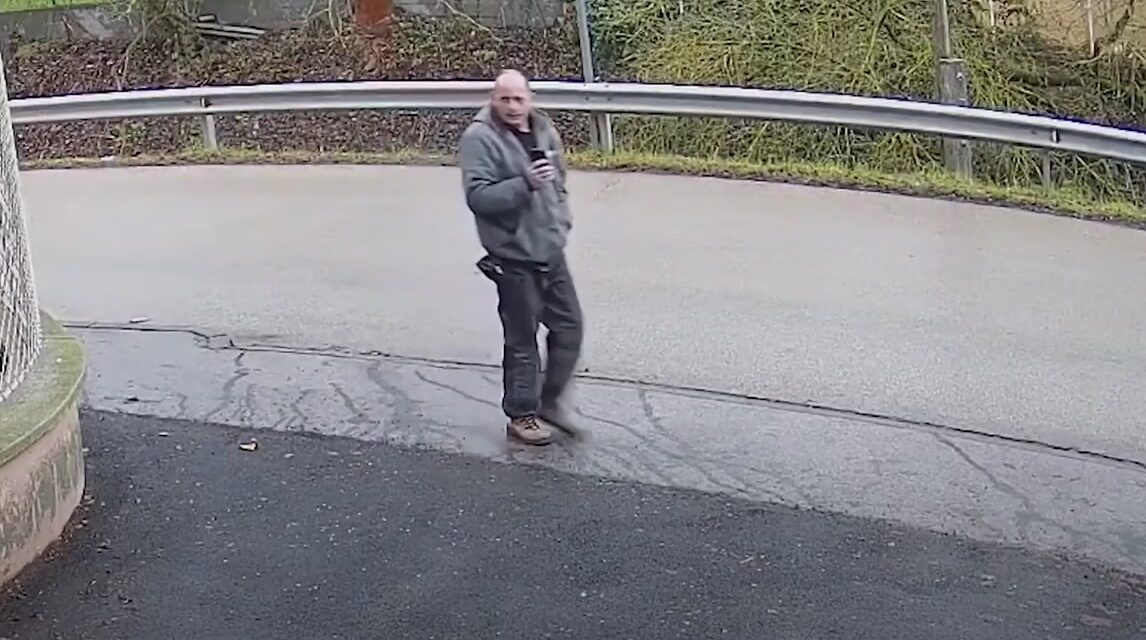 Láttad valahol ezt a férfit? Betörőt keresnek a 2. kerületben, videó is van róla