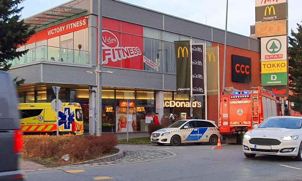 Meztelen nőt és 30 ezer forintot követelt az a férfi aki robbantással fenyegette meg az érdi Top Shop bevásárlóközpontot