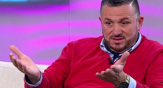 “Kell egy kis áramszünet, időnként mindenkinek” – énekelte Lagzi Lajcsi egy fellépésén – VIDEÓ