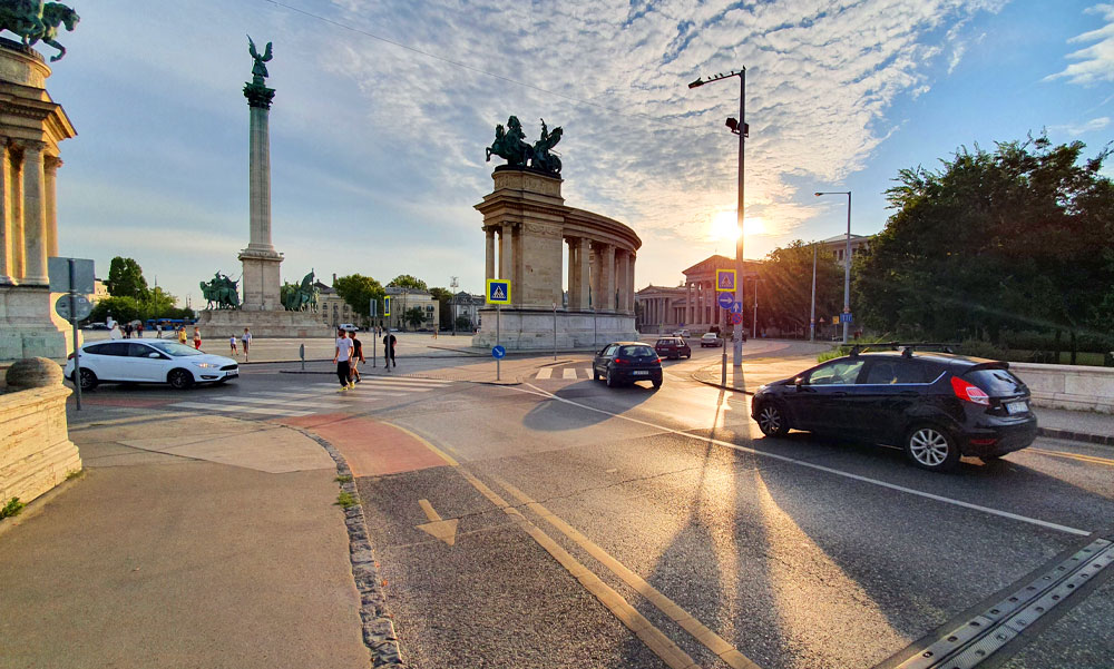 Forgalomkorlátozás lesz péntek este a Hősök tere környékén: több mint 40 ezer résztvevőre számítak a szervezők