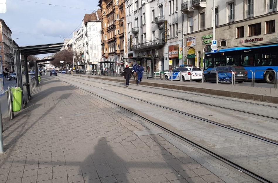 Kiderült: egy 22 éves fiút szúrtak meg a Mester utcában