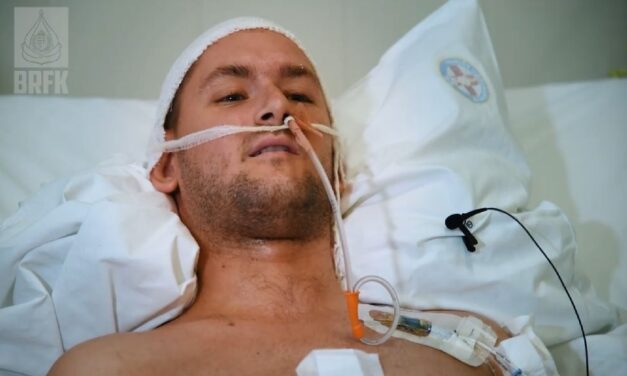 „Ömlik belőlem a vér, én ezt nem fogom túlélni” – így kért segítséget kollégáitól az a rendőr, akit egy őrjöngő férfi életveszélyesen megsebesített Újpesten