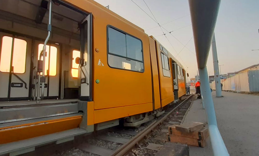 Kisiklott egy villamos, utasok is voltak rajta a baleset idején
