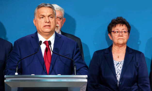 „Mindannyian Müller Cecília kezében vagyunk. Okos asszony” – Orbán Viktor szerint a tisztifőorvos azt mondta, jól haladnak a kínai oltással