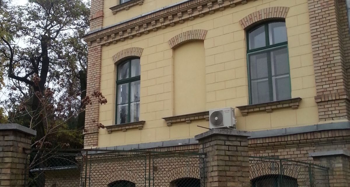 Újabb Szent László kórházas orvos bukott meg: soron kívül adta be a koronavírus elleni vakcinát, így játszotta ki a rendszert