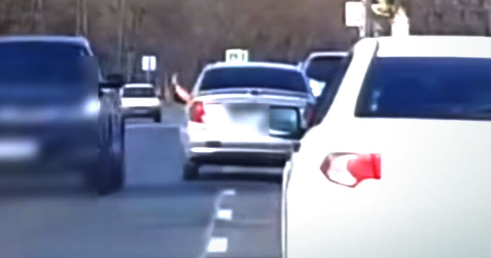 Pár hete életveszélyesen vezetett, most fegyverrel támadt ismerősére a Pest úti ámokfutó