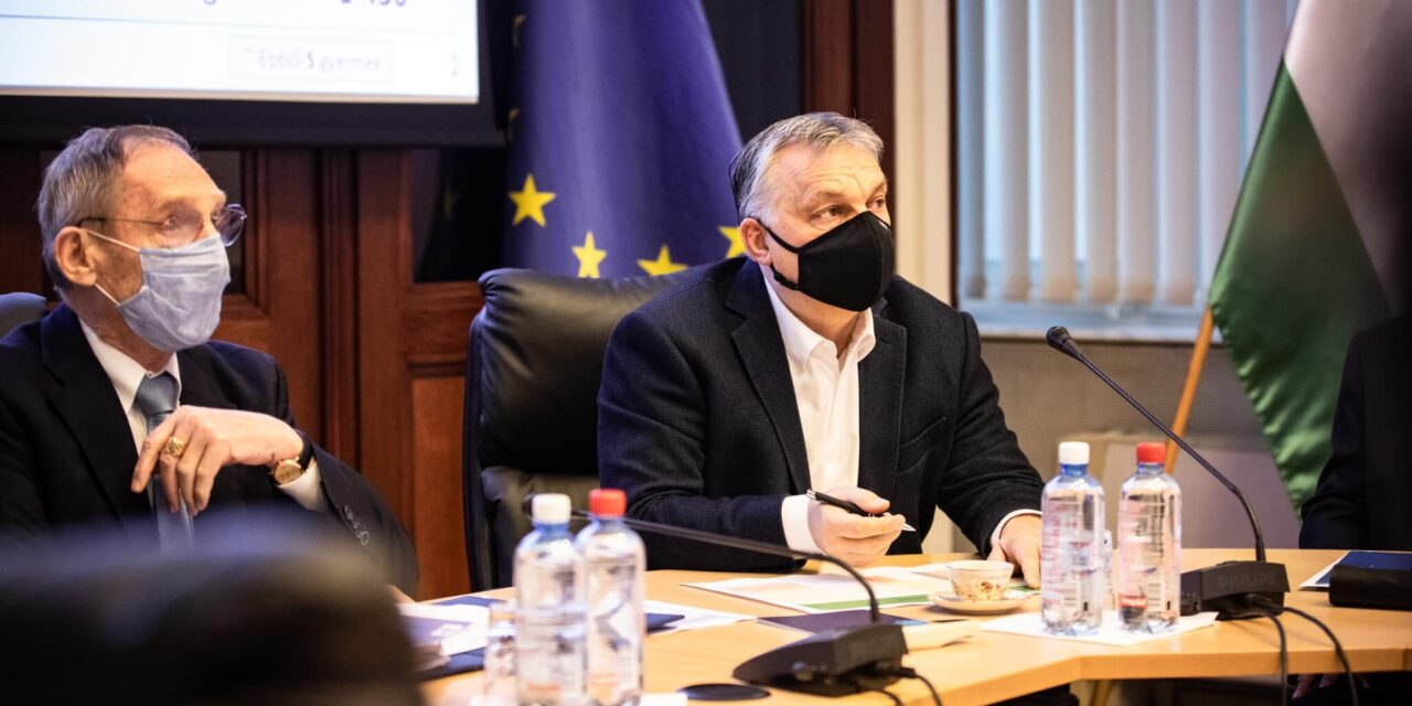 Orbán Viktor: „változik a kijárási tilalom ideje és a boltok nyitvatartását is meghosszabítjuk, beoltjuk a kismamákat”