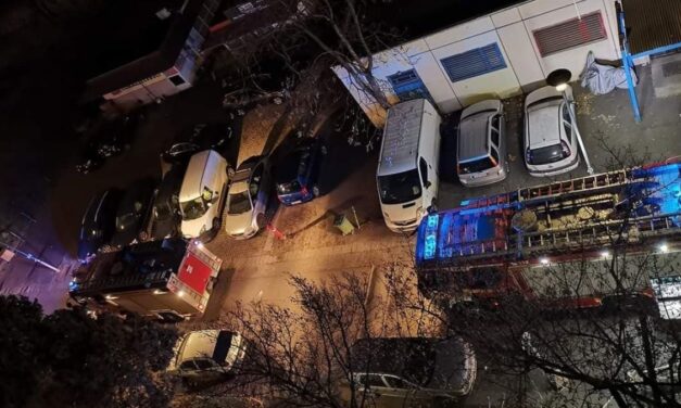 Sokkoló részletek a kispesti tragédiáról – Gyertyával világított az áldozat, majd elaludt és felcsaptak a lángok – Fotók a helyszínről