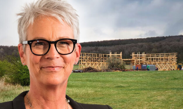 A magyar származású világsztár Tony Curtis lánya, Jamie Lee Curtis Budapesten forgat, közben Pátynál már épül egy nagyszabású film díszlete