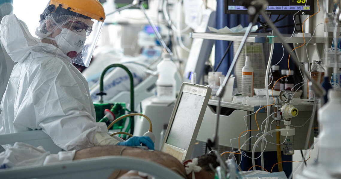 Meghalt egy 14 éves lány koronavírusban, eddig ő a járvány legfiatalabb áldozata Magyarországon