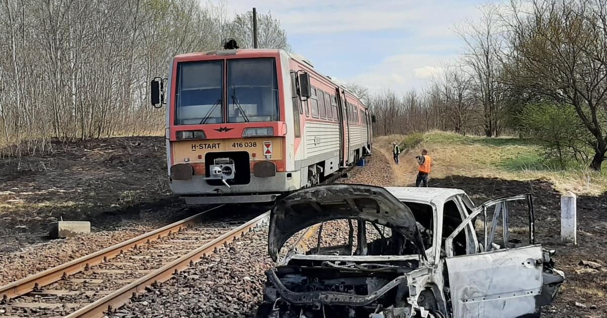 ” A férjem kómában fekszik, tízórás műtéttel varrták össze a tüdejét” – Sándor autója vonattal ütközött, majd kigyulladt  Dabasnál, most egy emberként imádkoznak felépüléséért a helyiek