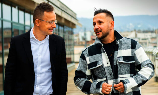 Majka a külügyminisztériumban haverozott Szijjártó Péter miniszterrel, üzenetet vitt a zenészektől