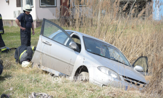 Saját kerti tavába zuhant autójával a férfi a 10. kerületben, hiába küzdöttek az életéért, nem tudták megmenteni