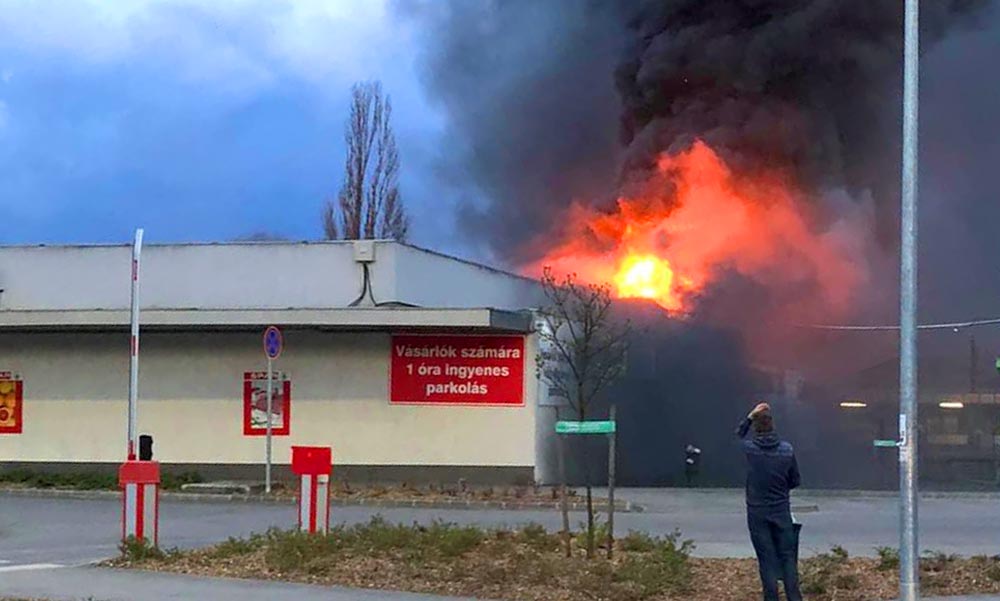 Tűz a szentendrei Sparban