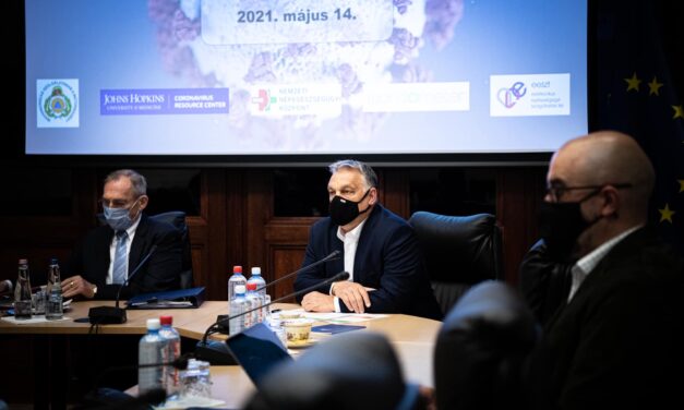 Orbán Viktor: „Az esetleges 3. oltáshoz szükséges vakcinát Magyarország már megrendelte, az már itt van a zsákban”