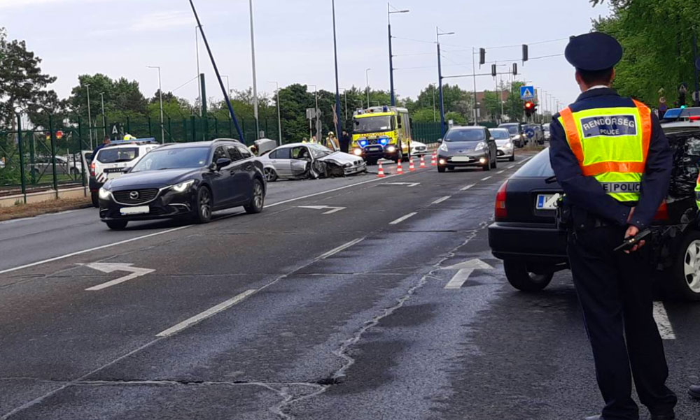 Három autó karambolozott a ferihegyi gyorsforgalmin, a reptéri tűzoltókat is riasztották