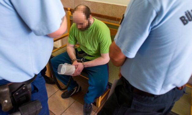 Bicskére költözne a kulcsi családírtó: H. Csanád édesapja, nagymamája, nagypapája és bátyja életét oltotta ki