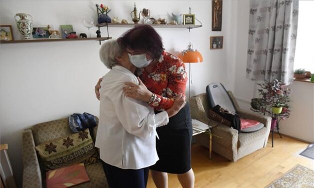Újra látogathatók az idősotthonok