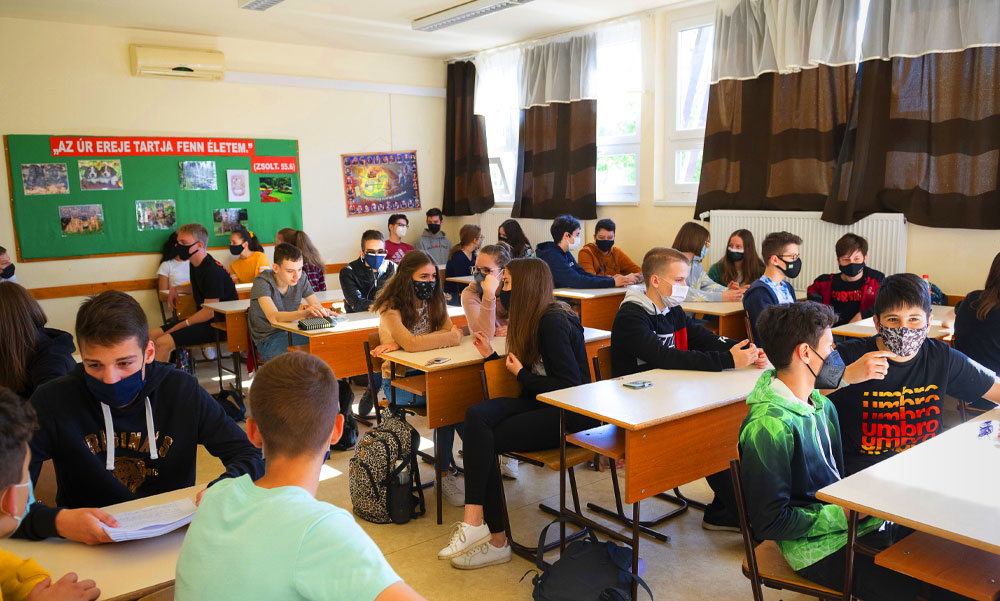 Átvenne egy budai általános iskolát a Gábor Dénes Egyetem és fizetőssé tenné – Mit szólnak ehhez a szülők?