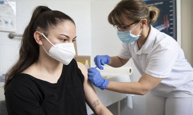 Itt vannak az első kutatási eredmények: a tinédzsereknél is 96 százalékos a Moderna vakcinája