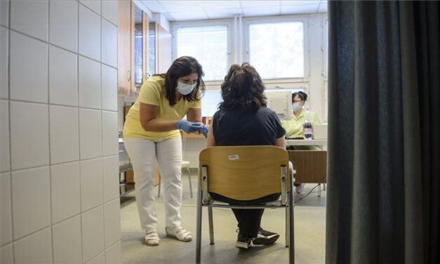 Itt vannak a legfrissebb számok: egyre kevesebb az új beteg és 1000 alá csökkent a kórházban kezelésre szorulók száma