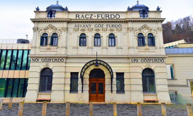 Eladnák a Rác Hotelt, 4 milliárd forint az ára – ha összejön az üzlet, újra kinyithat a fürdő