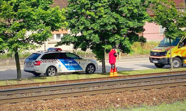 Darabokra zúzta a biciklist az érkező intercity az üllői vasútállomás közelében