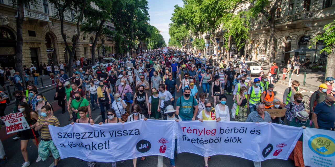 A CNN címoldalon számolt be a Fudan elleni tüntetésről