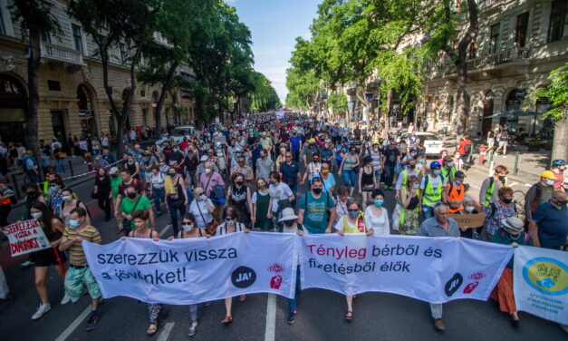 A CNN címoldalon számolt be a Fudan elleni tüntetésről