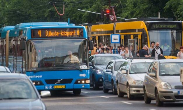Teljes káosz lesz ma Budapesten, csak az erős idegzetűek üljenek autóba – Mutatunk minden lényeges tudnivalót