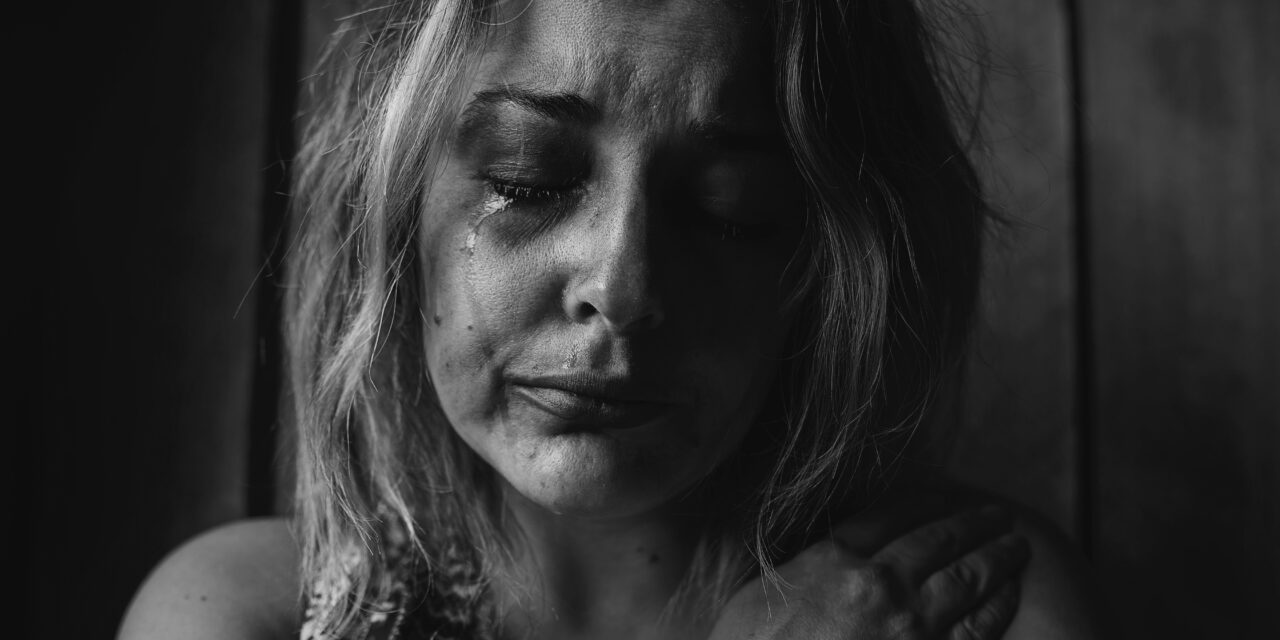 Veréssel kényszerítettek prostitúcióra egy 17 éves fiatal lányt – Így menekült meg fogva tartói karmaiból