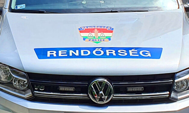 Kiderült, közlekedési szabályt sért-e az a sofőr idehaza, aki így ül volán mögé