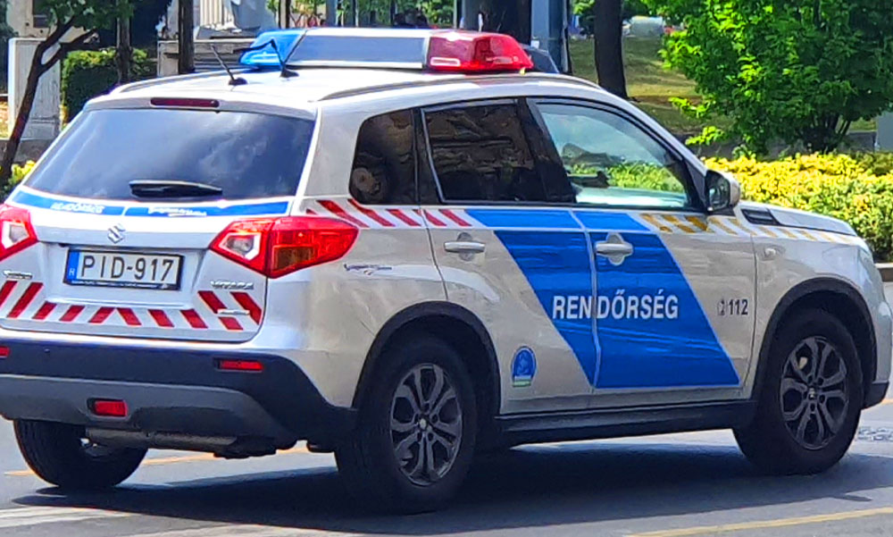 Két ittas férfi az utasokat zavarta a vonaton, egy szabadnapos rendőr lépett közbe, de őt is megfenyegették