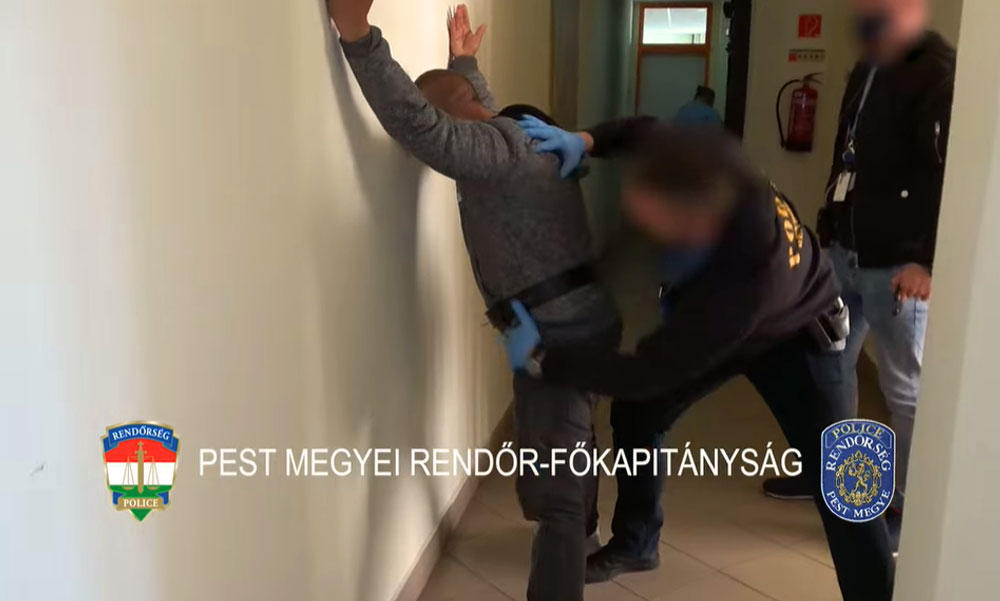 Gyilkosság Monoron: Tapétavágóval ölte meg idős ismerősét a 20 éves férfi, majd  ellopta az áldozat autóját, azzal menekült a helyszínről