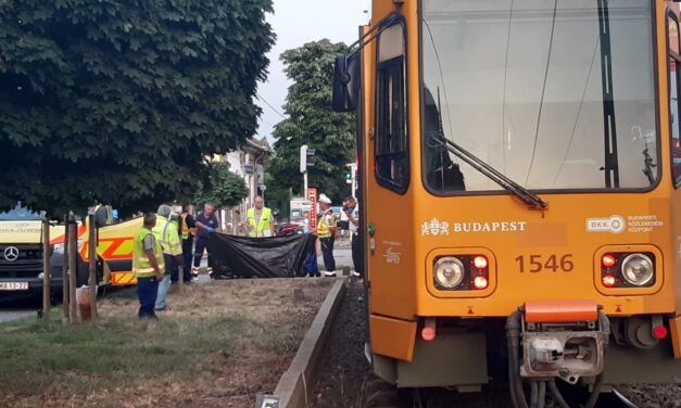 Megrázó képek: Halálra gázolta az 50-es villamos a 78 éves pestszentlőrinci nőt