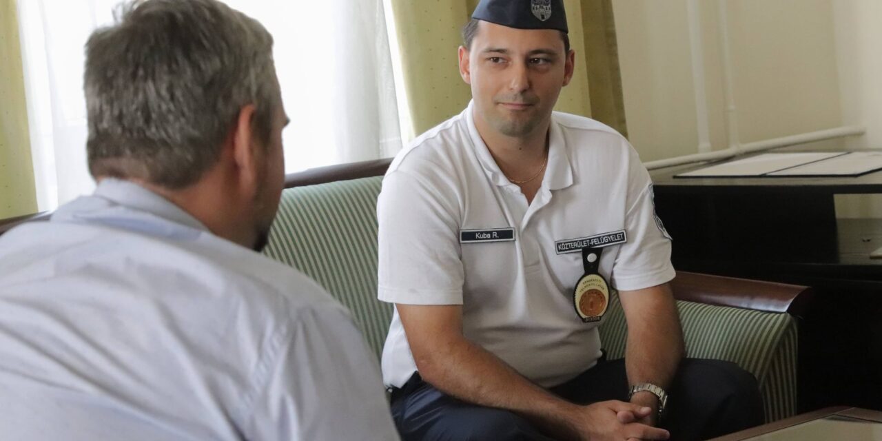 „Erősen kapaszkodtam, 50 méteren át küzdöttem a motorháztetőn az életemért” – megszólalt az óbudai közterület-felügyelő, akit egy ámokfutó gázolt el igazoltatás közben