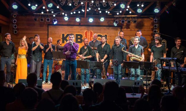 Junk Big Band a Kobuciban, comedy a Mex Rádióban, mester karmesterek, térkövetelő tárgyak és új könyvtárak – színes szerdai progamajánló