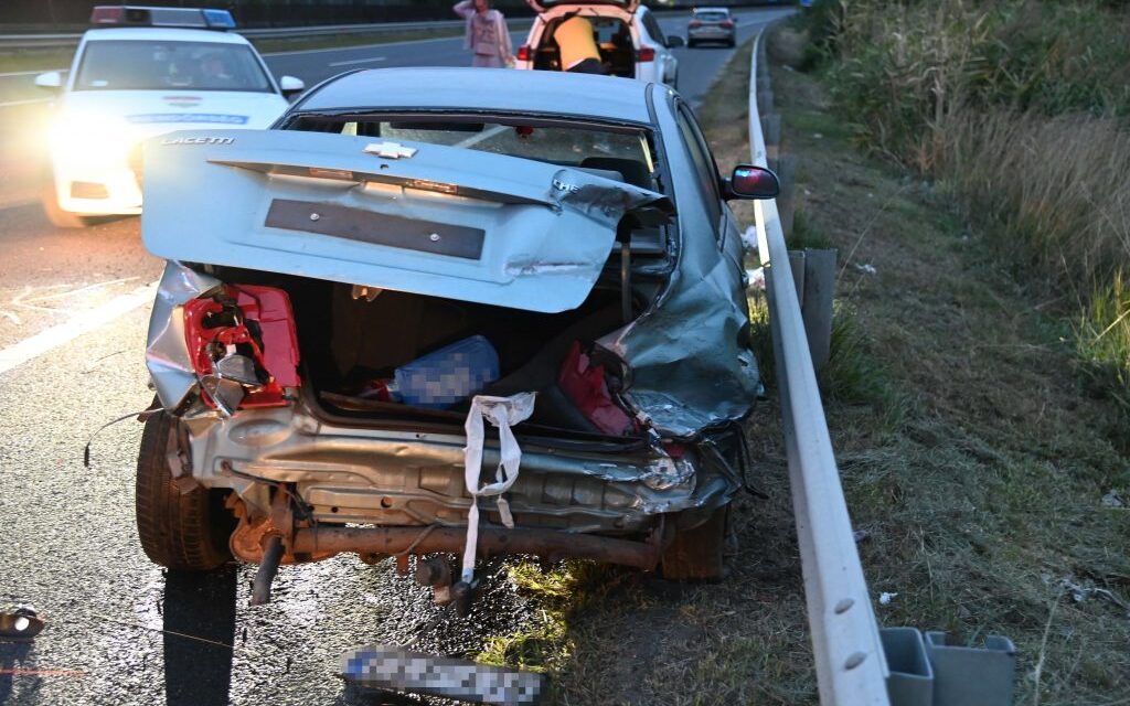 Nem volt bekötve az a 10 éves kislány, aki meghalt az M7-esen autópályán, a gyerek kirepült az autóból