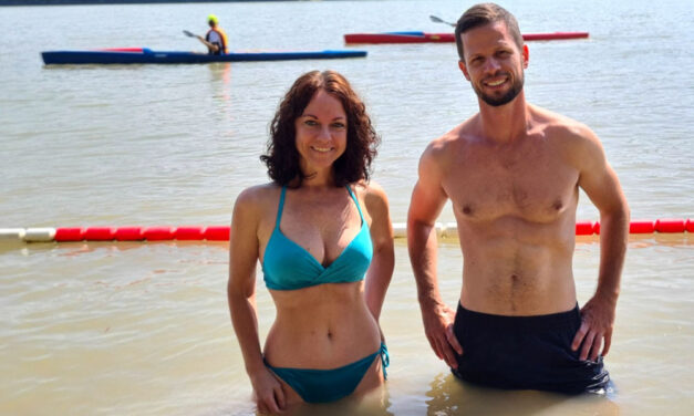 Bikiniben pózol Szabó Tímea és felsőtestet villant Tordai Bence a Római-parti strandon
