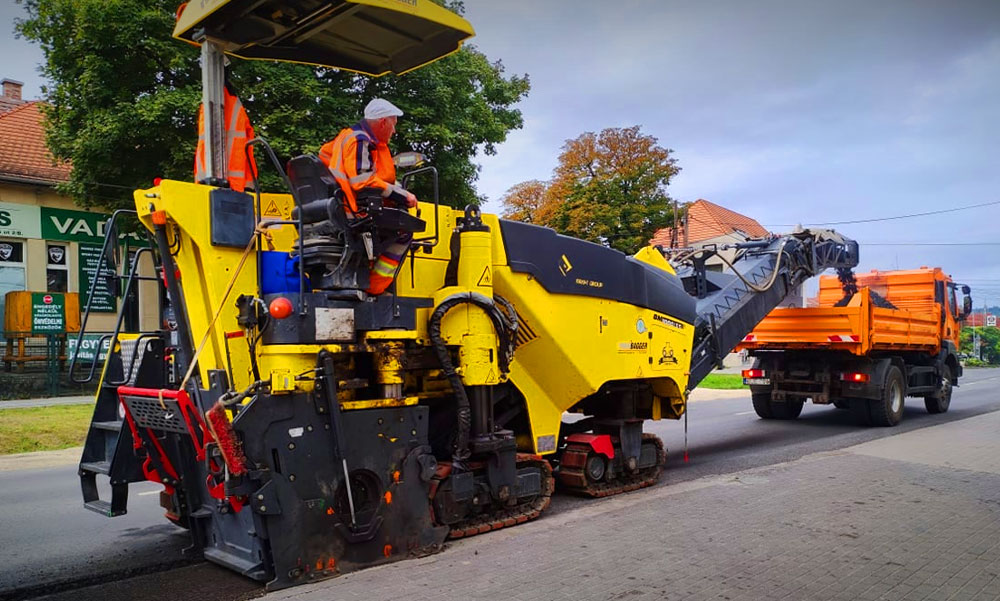 Hétfő reggel új szakaszába lép a 10-es főút pilisvörösvári szakaszának felújítása, erre számíts a környéken
